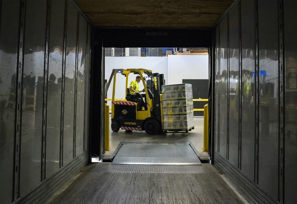 Der Vorabend der Massen produktion von Lithium-Eisen-Mangan-Phosphat-Batterien